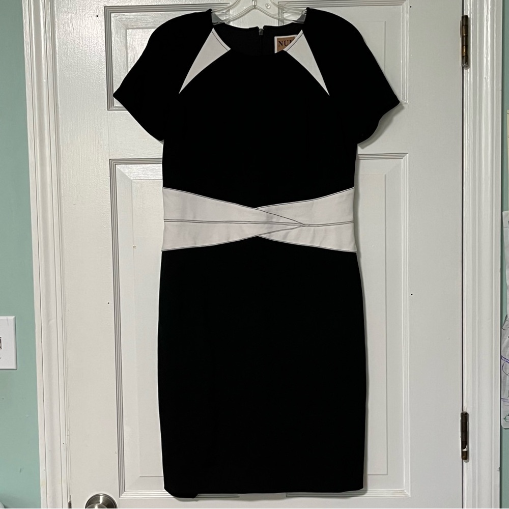 Nue by Shani Black and White colorblock criss-cross detail sheath Midi Dress